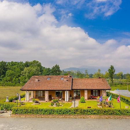 サルッツォ Agriturismo Il Nido Di Baccoヴィラ エクステリア 写真