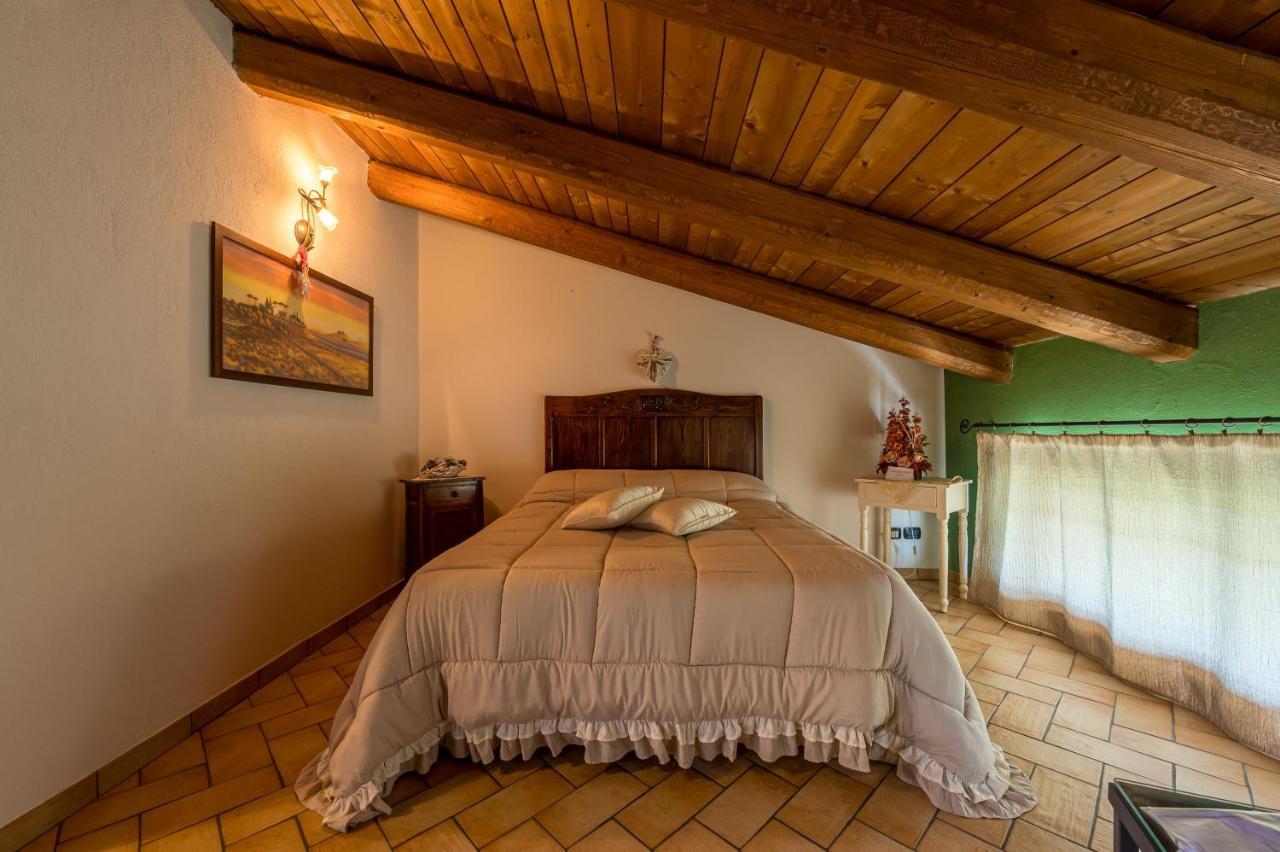 サルッツォ Agriturismo Il Nido Di Baccoヴィラ エクステリア 写真