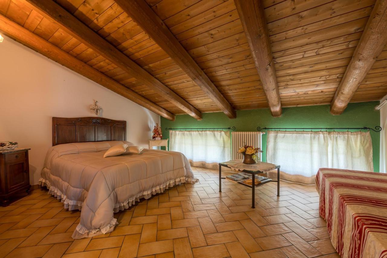 サルッツォ Agriturismo Il Nido Di Baccoヴィラ エクステリア 写真