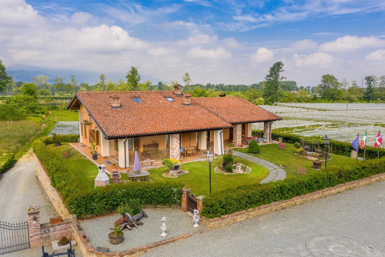 サルッツォ Agriturismo Il Nido Di Baccoヴィラ エクステリア 写真