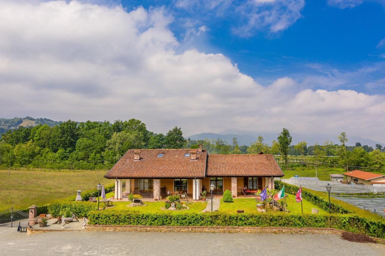 サルッツォ Agriturismo Il Nido Di Baccoヴィラ エクステリア 写真