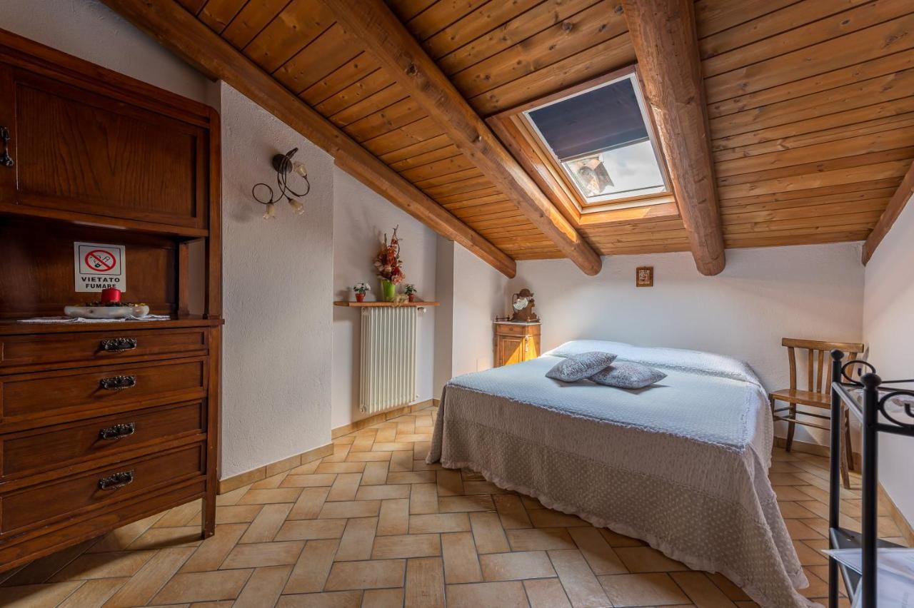 サルッツォ Agriturismo Il Nido Di Baccoヴィラ エクステリア 写真